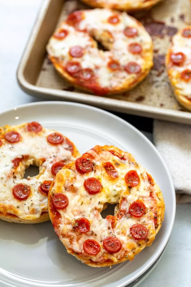 pizza bagel